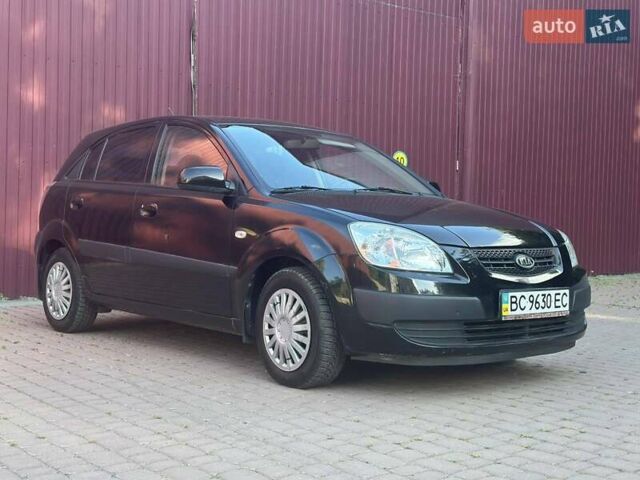 Черный Киа Рио, объемом двигателя 1.4 л и пробегом 102 тыс. км за 4499 $, фото 2 на Automoto.ua