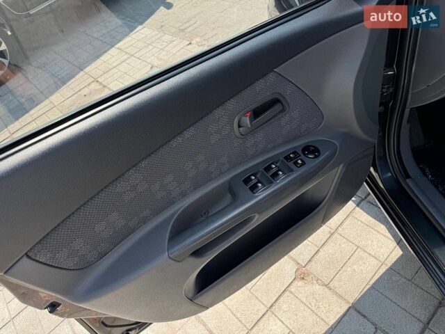 Чорний Кіа Ріо, об'ємом двигуна 1.4 л та пробігом 180 тис. км за 5999 $, фото 8 на Automoto.ua