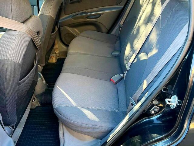 Черный Киа Рио, объемом двигателя 1.4 л и пробегом 260 тыс. км за 3900 $, фото 5 на Automoto.ua
