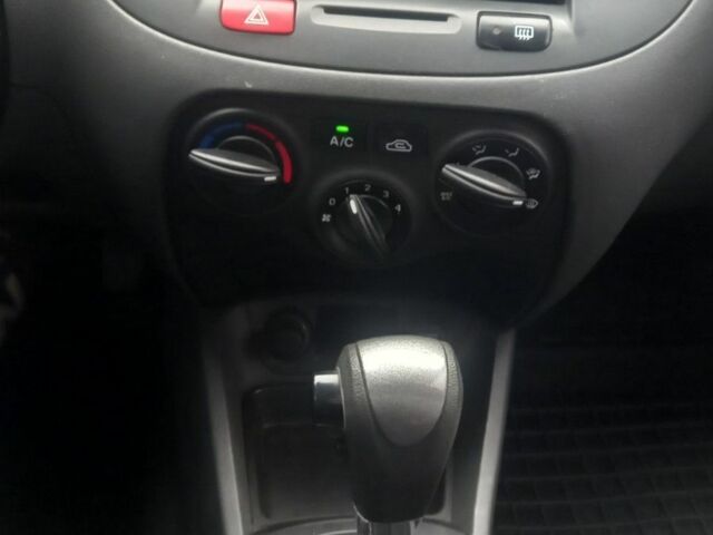 Чорний Кіа Ріо, об'ємом двигуна 1.4 л та пробігом 125 тис. км за 5900 $, фото 4 на Automoto.ua