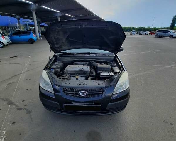 Черный Киа Рио, объемом двигателя 1.4 л и пробегом 222 тыс. км за 4100 $, фото 12 на Automoto.ua