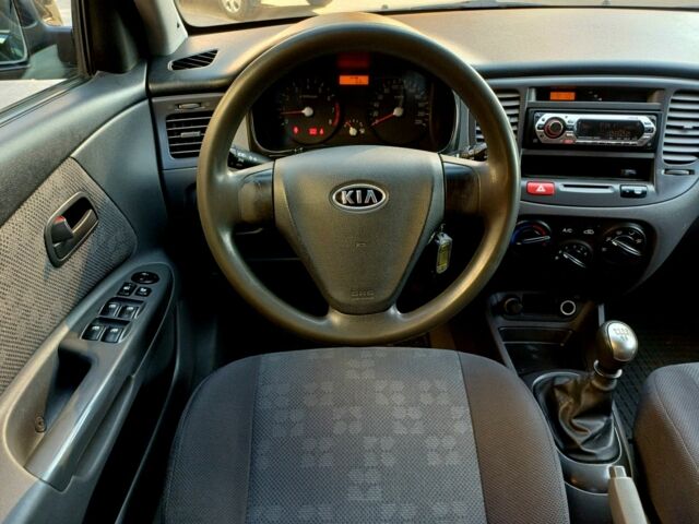 Черный Киа Рио, объемом двигателя 1.4 л и пробегом 212 тыс. км за 4430 $, фото 7 на Automoto.ua