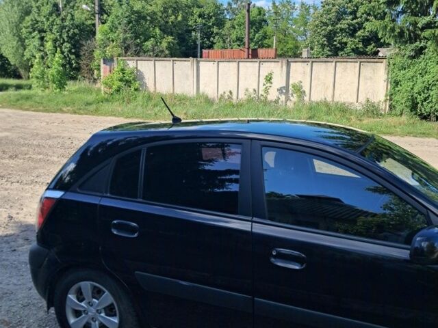 Чорний Кіа Ріо, об'ємом двигуна 1.4 л та пробігом 240 тис. км за 3711 $, фото 3 на Automoto.ua