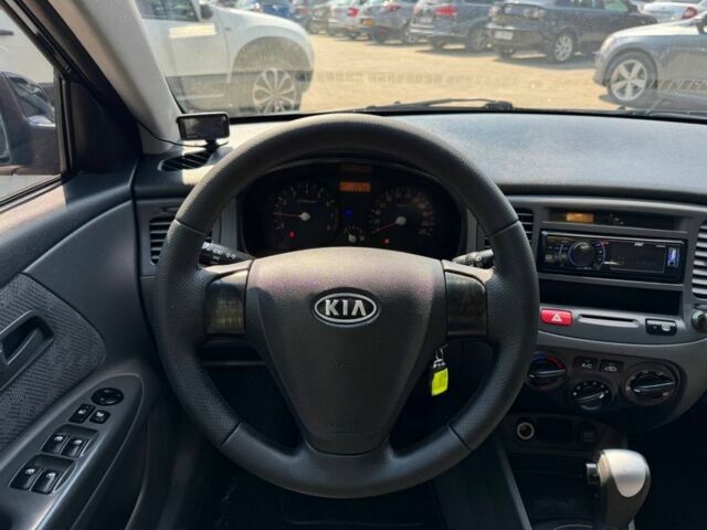 Черный Киа Рио, объемом двигателя 1.4 л и пробегом 160 тыс. км за 5993 $, фото 7 на Automoto.ua