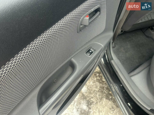 Чорний Кіа Ріо, об'ємом двигуна 1.4 л та пробігом 166 тис. км за 5450 $, фото 10 на Automoto.ua
