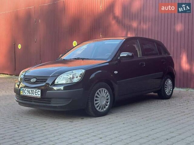 Черный Киа Рио, объемом двигателя 1.4 л и пробегом 102 тыс. км за 4499 $, фото 5 на Automoto.ua