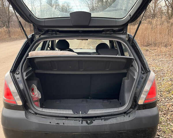 Черный Киа Рио, объемом двигателя 1.4 л и пробегом 194 тыс. км за 4900 $, фото 3 на Automoto.ua