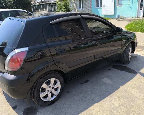 Черный Киа Рио, объемом двигателя 1.6 л и пробегом 170 тыс. км за 5000 $, фото 4 на Automoto.ua