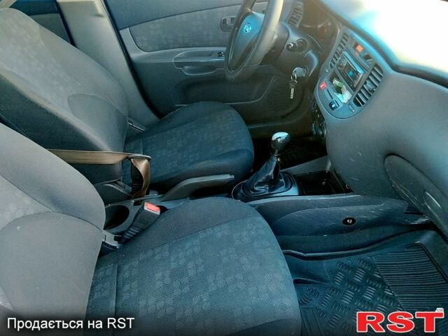 Черный Киа Рио, объемом двигателя 1.4 л и пробегом 349 тыс. км за 2599 $, фото 13 на Automoto.ua