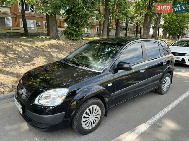 Черный Киа Рио, объемом двигателя 1.4 л и пробегом 193 тыс. км за 5800 $, фото 4 на Automoto.ua