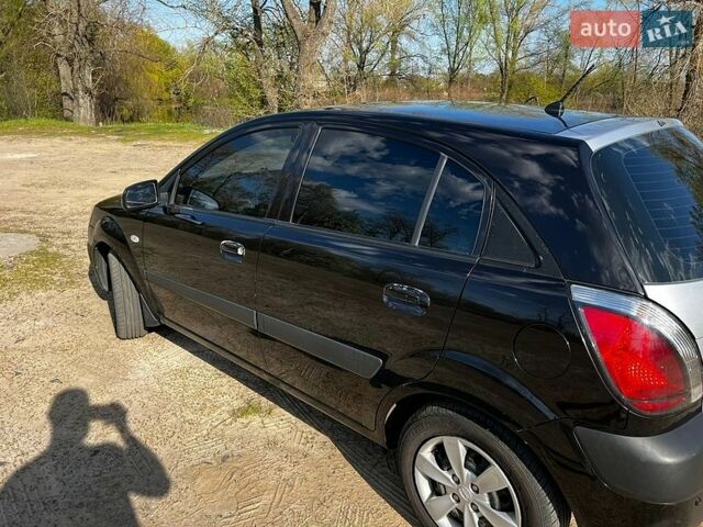 Черный Киа Рио, объемом двигателя 1.4 л и пробегом 103 тыс. км за 3400 $, фото 8 на Automoto.ua