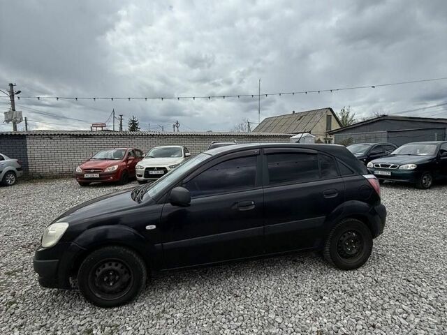 Черный Киа Рио, объемом двигателя 1.4 л и пробегом 250 тыс. км за 2600 $, фото 4 на Automoto.ua
