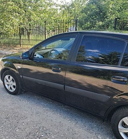 Черный Киа Рио, объемом двигателя 1.4 л и пробегом 226 тыс. км за 3500 $, фото 6 на Automoto.ua