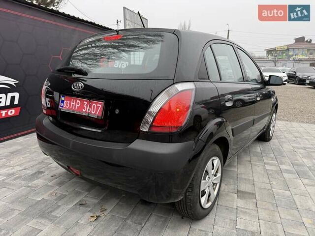 Черный Киа Рио, объемом двигателя 1.4 л и пробегом 166 тыс. км за 6000 $, фото 5 на Automoto.ua