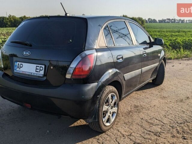 Черный Киа Рио, объемом двигателя 1.4 л и пробегом 160 тыс. км за 6200 $, фото 3 на Automoto.ua