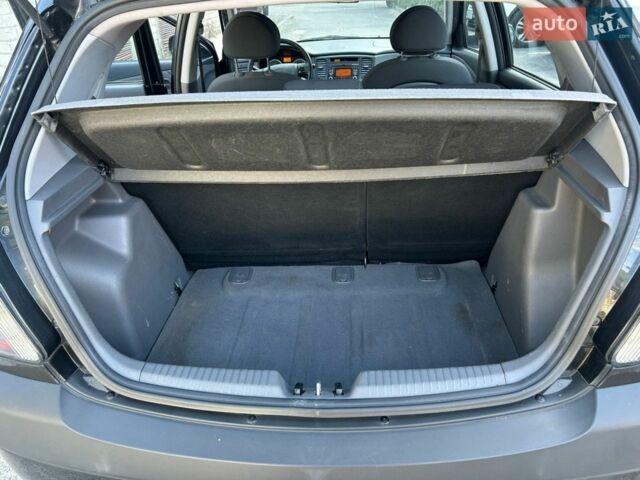 Черный Киа Рио, объемом двигателя 1.4 л и пробегом 167 тыс. км за 5200 $, фото 14 на Automoto.ua
