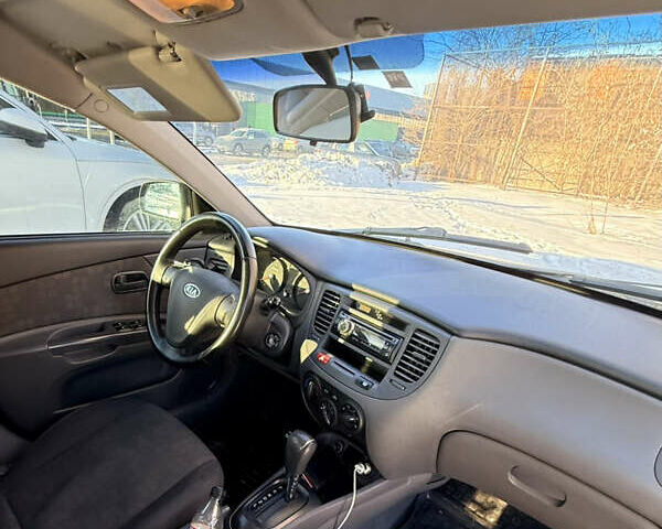 Чорний Кіа Ріо, об'ємом двигуна 1.4 л та пробігом 208 тис. км за 6200 $, фото 17 на Automoto.ua