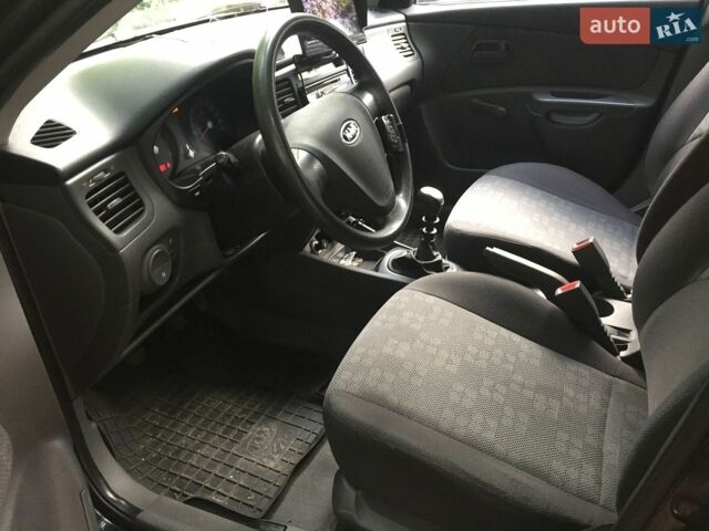 Чорний Кіа Ріо, об'ємом двигуна 1.4 л та пробігом 270 тис. км за 3600 $, фото 6 на Automoto.ua