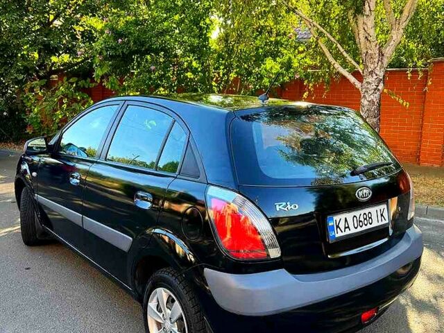 Черный Киа Рио, объемом двигателя 1.4 л и пробегом 260 тыс. км за 3900 $, фото 2 на Automoto.ua