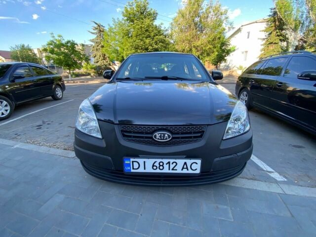 Чорний Кіа Ріо, об'ємом двигуна 1.4 л та пробігом 208 тис. км за 3650 $, фото 7 на Automoto.ua