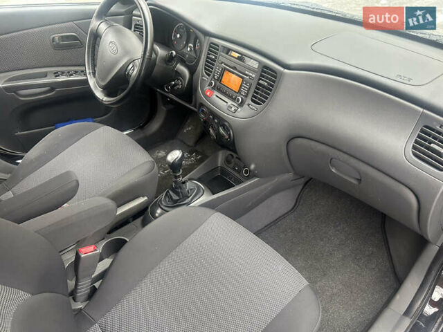 Чорний Кіа Ріо, об'ємом двигуна 1.4 л та пробігом 166 тис. км за 5450 $, фото 12 на Automoto.ua