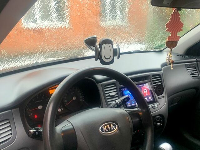 Черный Киа Рио, объемом двигателя 1.4 л и пробегом 860 тыс. км за 5300 $, фото 5 на Automoto.ua