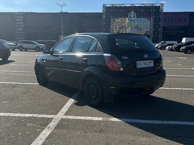 Черный Киа Рио, объемом двигателя 1.4 л и пробегом 167 тыс. км за 3300 $, фото 4 на Automoto.ua