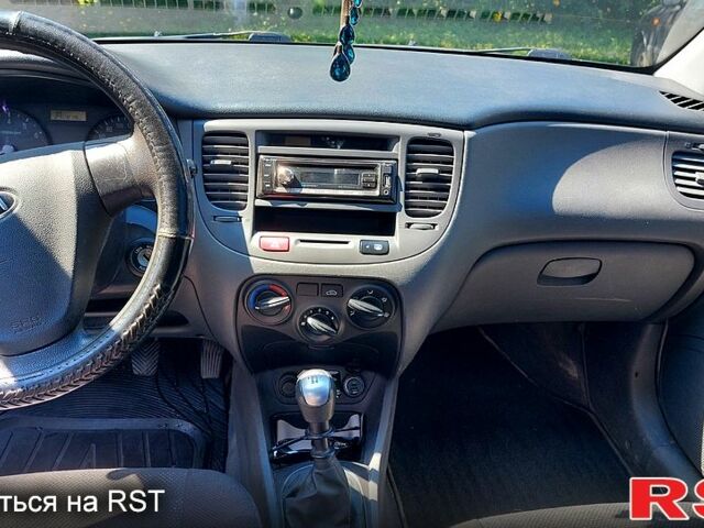 Черный Киа Рио, объемом двигателя 1.4 л и пробегом 235 тыс. км за 3300 $, фото 3 на Automoto.ua