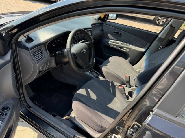 Черный Киа Рио, объемом двигателя 1.4 л и пробегом 160 тыс. км за 5993 $, фото 6 на Automoto.ua
