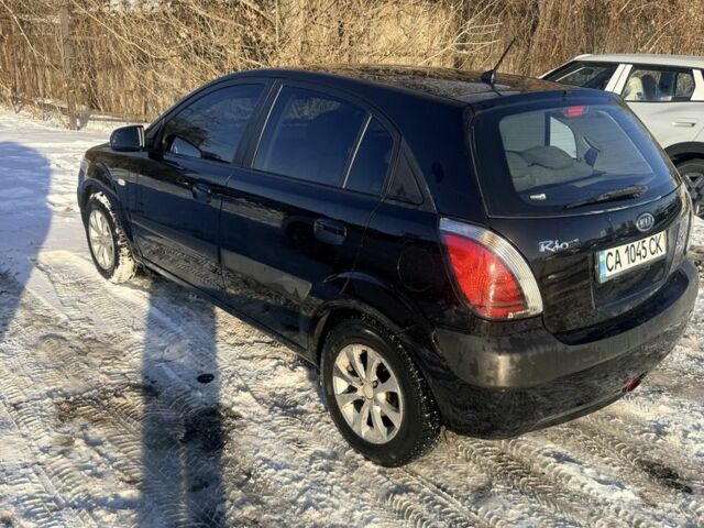 Чорний Кіа Ріо, об'ємом двигуна 1.4 л та пробігом 208 тис. км за 6200 $, фото 3 на Automoto.ua