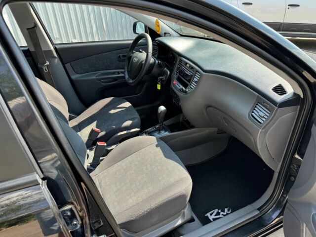 Черный Киа Рио, объемом двигателя 1.4 л и пробегом 160 тыс. км за 5993 $, фото 11 на Automoto.ua