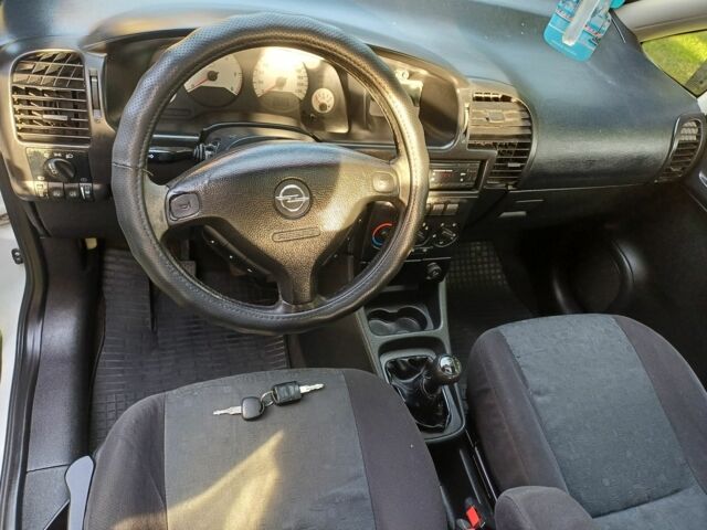 Черный Киа Рио, объемом двигателя 1.4 л и пробегом 204 тыс. км за 3897 $, фото 7 на Automoto.ua