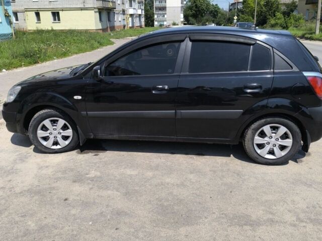 Чорний Кіа Ріо, об'ємом двигуна 1.6 л та пробігом 170 тис. км за 5000 $, фото 1 на Automoto.ua