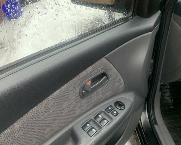 Черный Киа Рио, объемом двигателя 1.4 л и пробегом 86 тыс. км за 5300 $, фото 6 на Automoto.ua