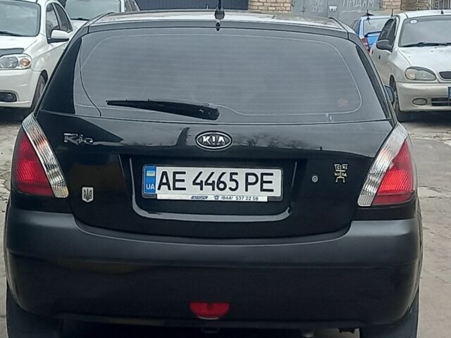 Чорний Кіа Ріо, об'ємом двигуна 1.4 л та пробігом 125 тис. км за 5900 $, фото 3 на Automoto.ua