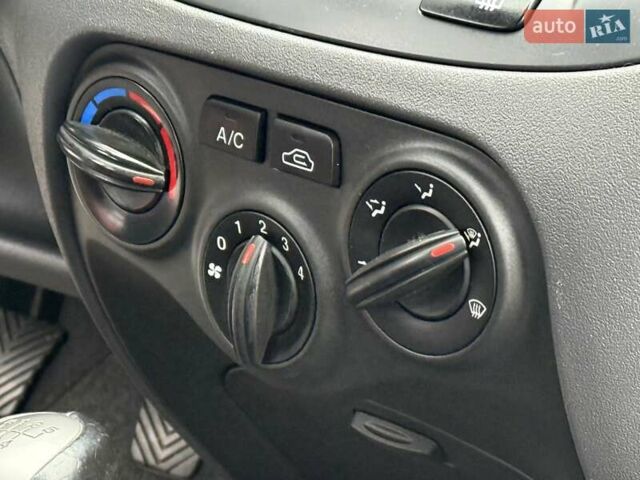 Черный Киа Рио, объемом двигателя 1.4 л и пробегом 166 тыс. км за 6000 $, фото 19 на Automoto.ua