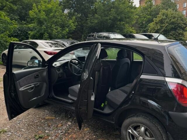 Чорний Кіа Ріо, об'ємом двигуна 1.4 л та пробігом 204 тис. км за 3888 $, фото 6 на Automoto.ua