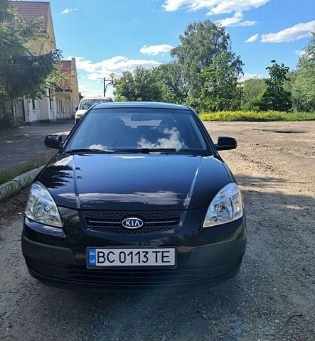 Черный Киа Рио, объемом двигателя 1.4 л и пробегом 226 тыс. км за 3500 $, фото 2 на Automoto.ua