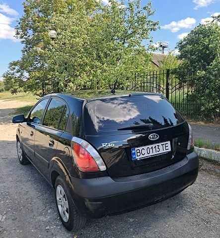 Черный Киа Рио, объемом двигателя 1.4 л и пробегом 226 тыс. км за 3500 $, фото 1 на Automoto.ua