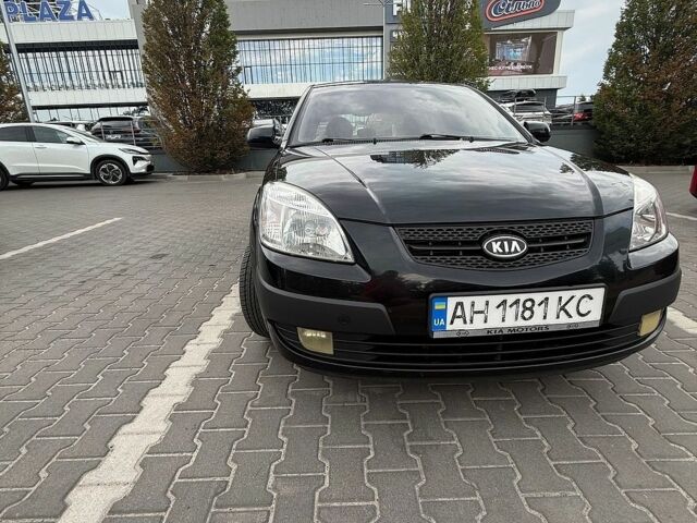 Чорний Кіа Ріо, об'ємом двигуна 1.4 л та пробігом 188 тис. км за 5100 $, фото 5 на Automoto.ua