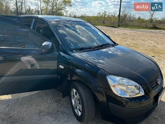 Черный Киа Рио, объемом двигателя 1.4 л и пробегом 103 тыс. км за 3400 $, фото 4 на Automoto.ua