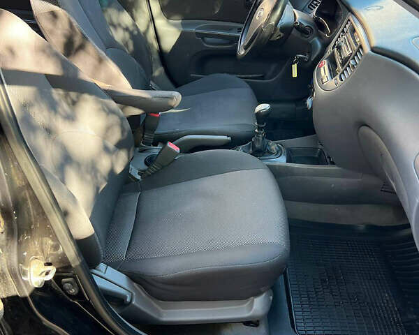 Черный Киа Рио, объемом двигателя 1.4 л и пробегом 269 тыс. км за 3400 $, фото 7 на Automoto.ua