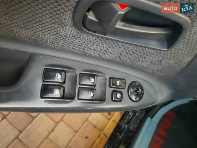 Черный Киа Рио, объемом двигателя 1.4 л и пробегом 390 тыс. км за 3500 $, фото 1 на Automoto.ua