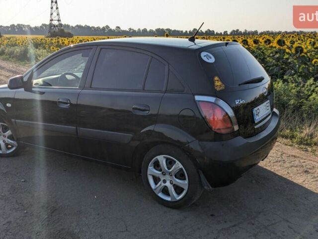 Черный Киа Рио, объемом двигателя 1.4 л и пробегом 160 тыс. км за 6200 $, фото 1 на Automoto.ua