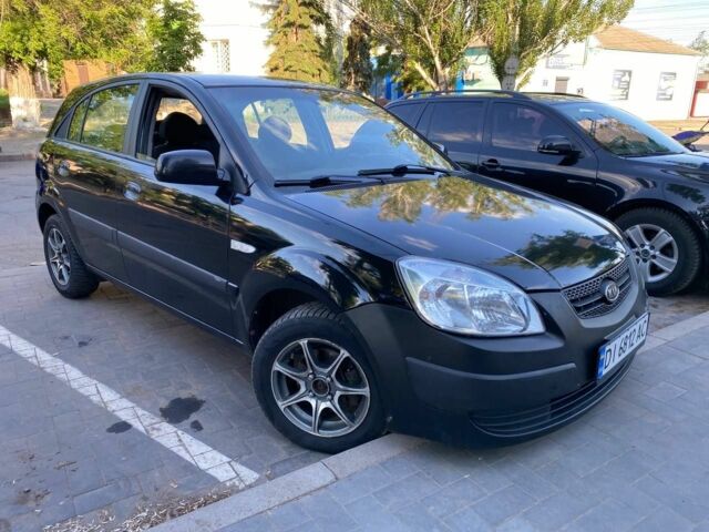 Чорний Кіа Ріо, об'ємом двигуна 1.4 л та пробігом 208 тис. км за 3650 $, фото 5 на Automoto.ua