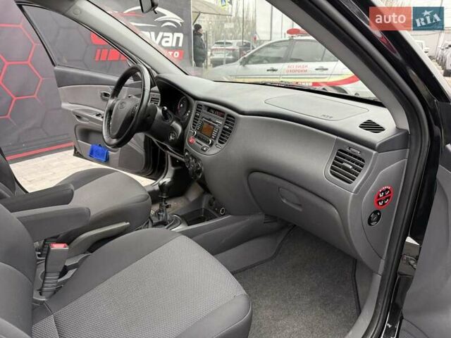 Черный Киа Рио, объемом двигателя 1.4 л и пробегом 166 тыс. км за 6000 $, фото 16 на Automoto.ua