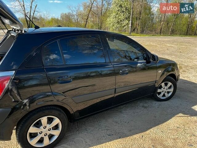 Черный Киа Рио, объемом двигателя 1.4 л и пробегом 103 тыс. км за 3400 $, фото 7 на Automoto.ua