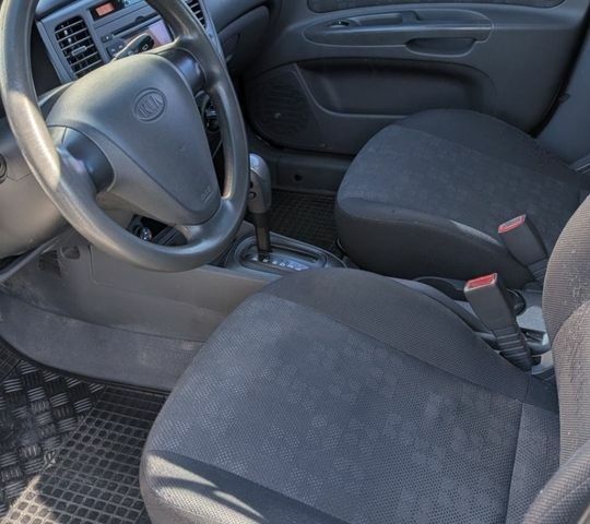Черный Киа Рио, объемом двигателя 1.4 л и пробегом 287 тыс. км за 4400 $, фото 1 на Automoto.ua