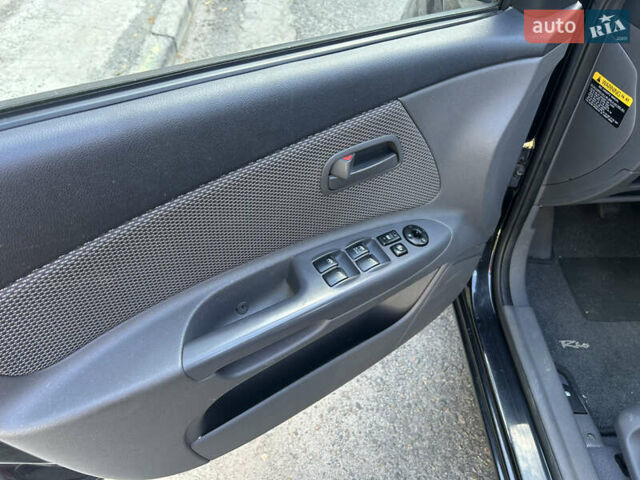 Чорний Кіа Ріо, об'ємом двигуна 1.4 л та пробігом 166 тис. км за 6100 $, фото 3 на Automoto.ua