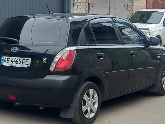 Чорний Кіа Ріо, об'ємом двигуна 1.4 л та пробігом 125 тис. км за 5900 $, фото 2 на Automoto.ua